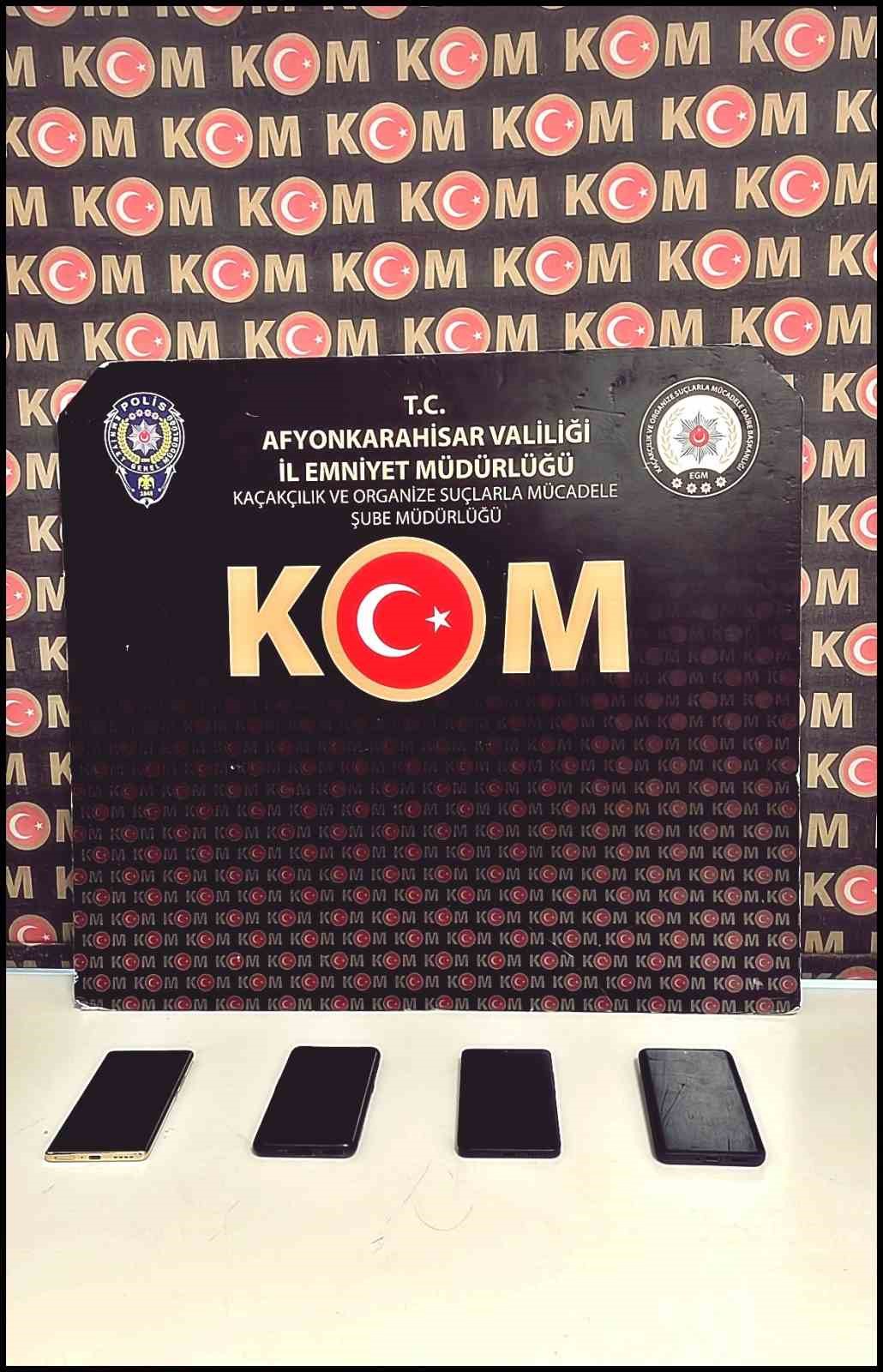 Polis &ccedil;ok sayıda ka&ccedil;ak elektronik &uuml;r&uuml;n ele ge&ccedil;irdi
