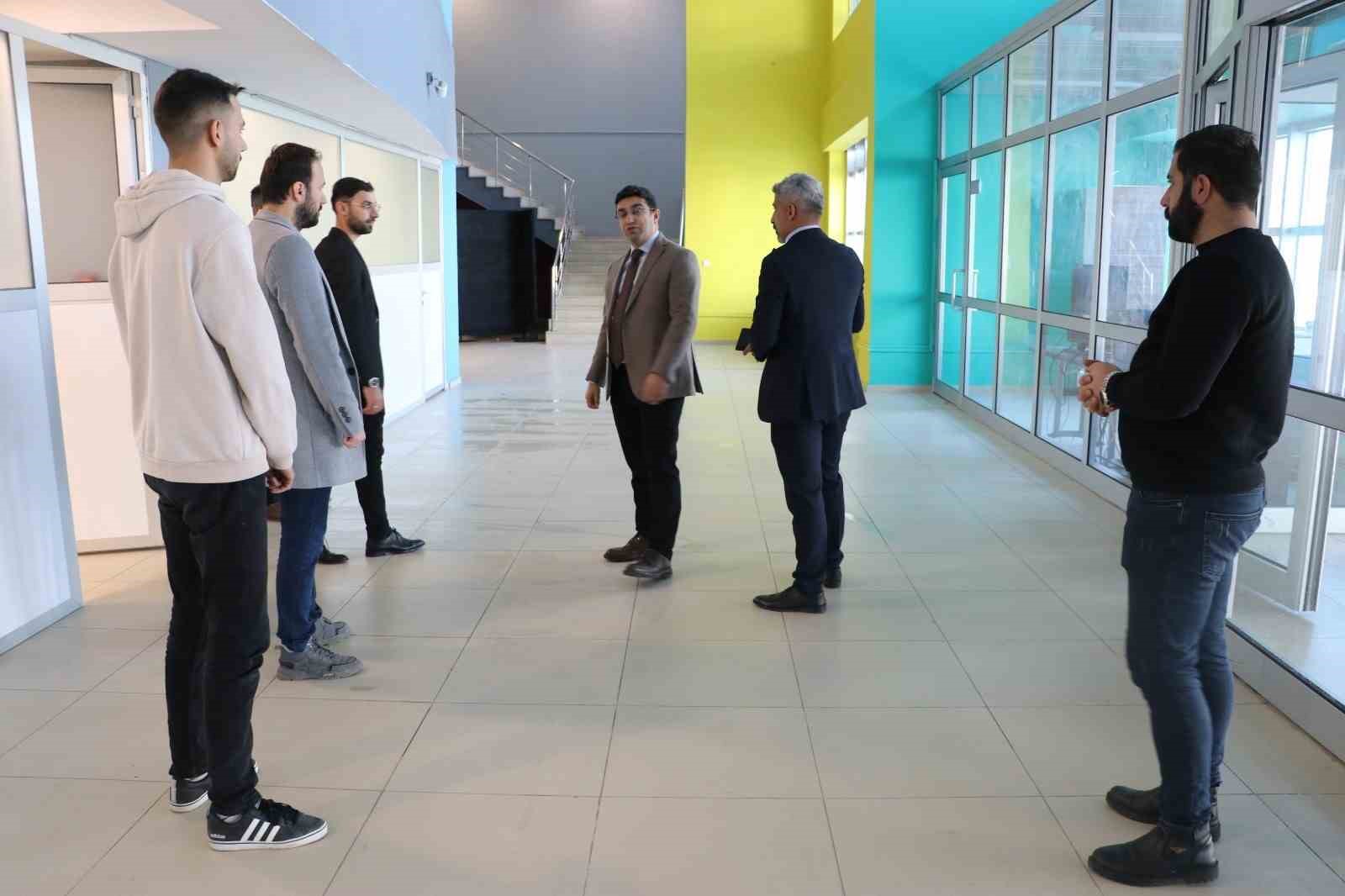 M&uuml;d&uuml;r Taşdemir, spor tesislerini inceledi
