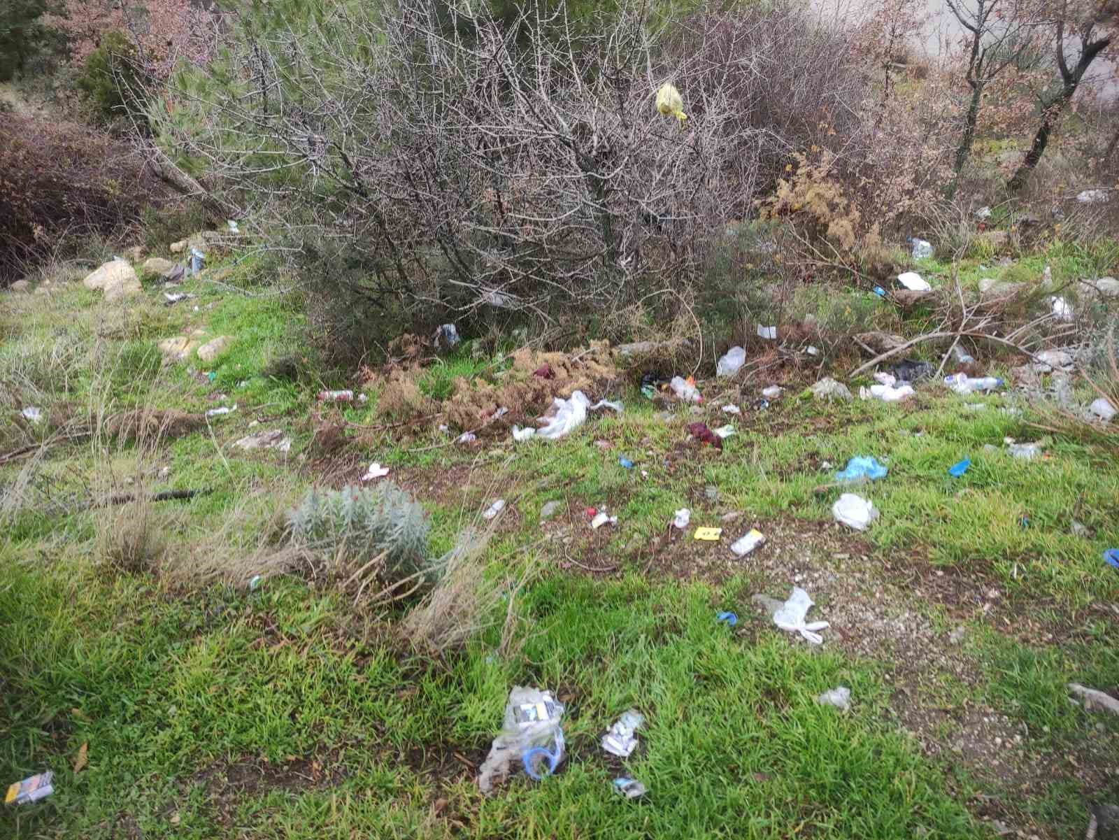 Buldan&rsquo;da tatlı suyu ile &uuml;nl&uuml; Hasansuyu  &ccedil;&ouml;pl&uuml;ğe d&ouml;nd&uuml;
