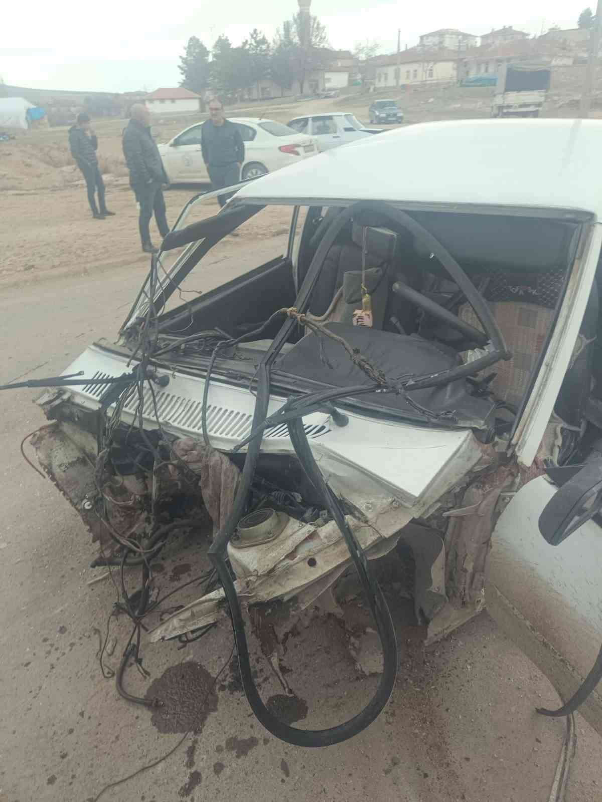 Kazada devrilen otomobilin s&uuml;r&uuml;c&uuml;s&uuml; ağır yaralandı
