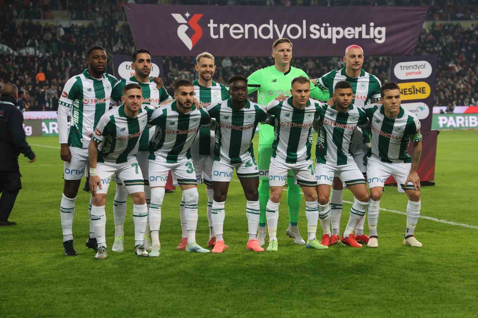 Trendyol Süper Lig: Konyaspor: 1 - Fenerbahçe: 1 (Maç devam ediyor)
