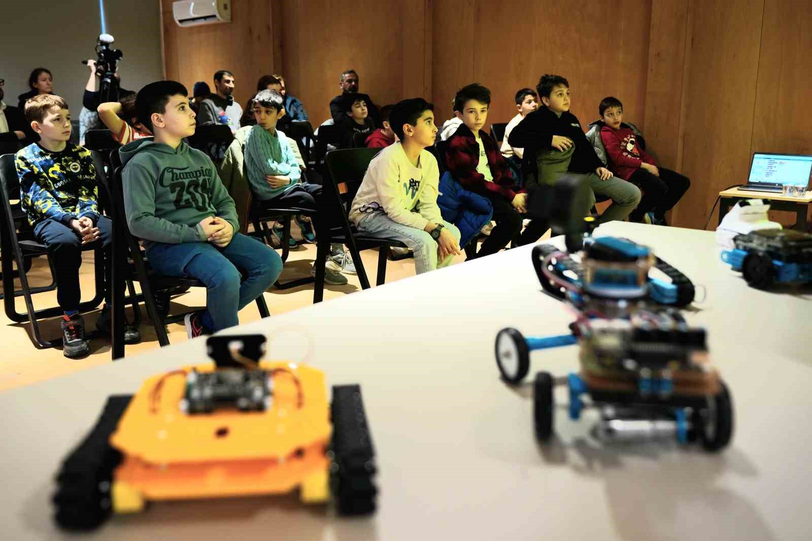 Beylikdüzü Belediyesi öğrencileri robotik kodlama ile tanıştırdı