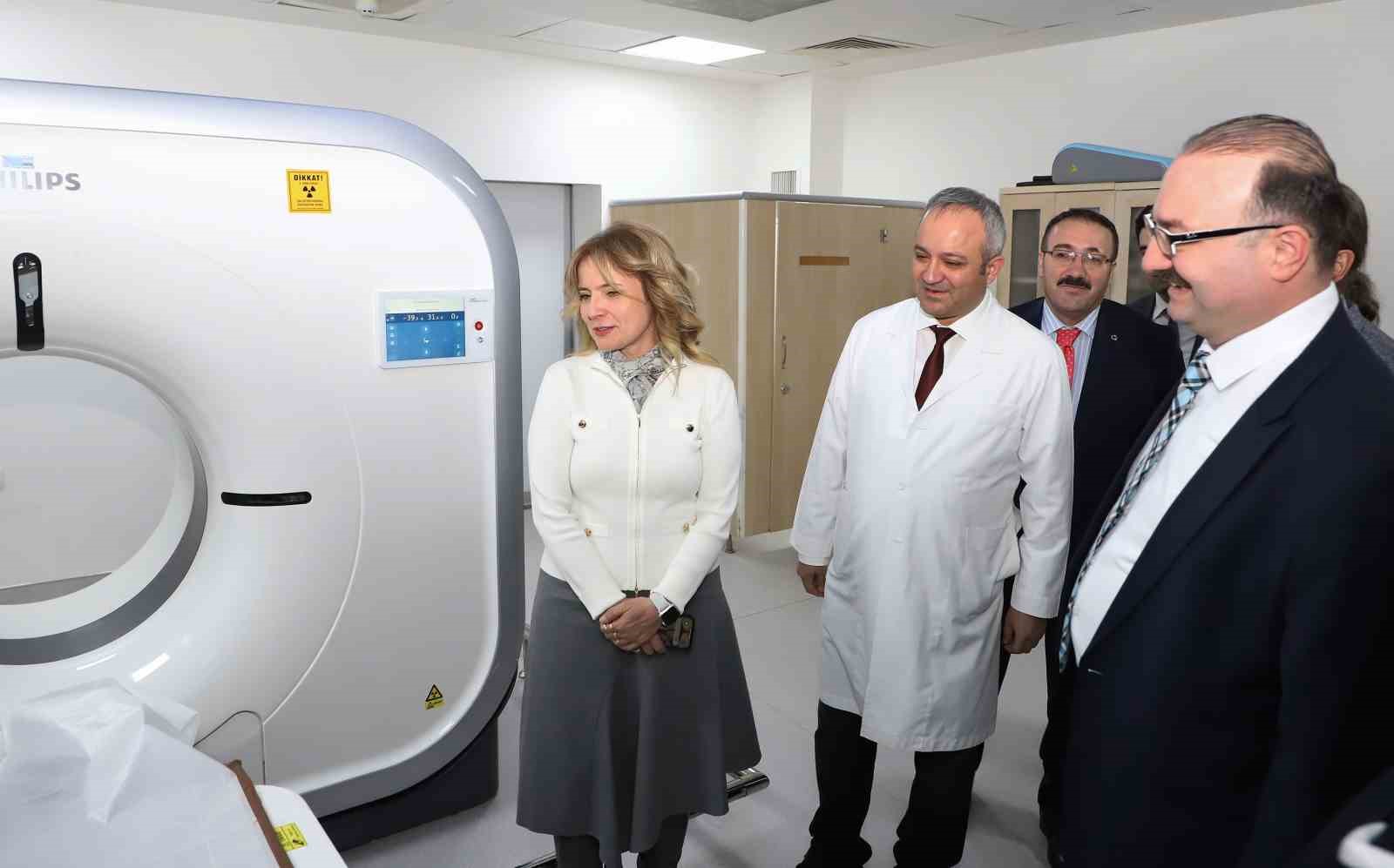 Atat&uuml;rk &Uuml;niversitesi Araştırma Hastanesi&rsquo;nde tomografi s&uuml;resi 5 dakikaya iniyor
