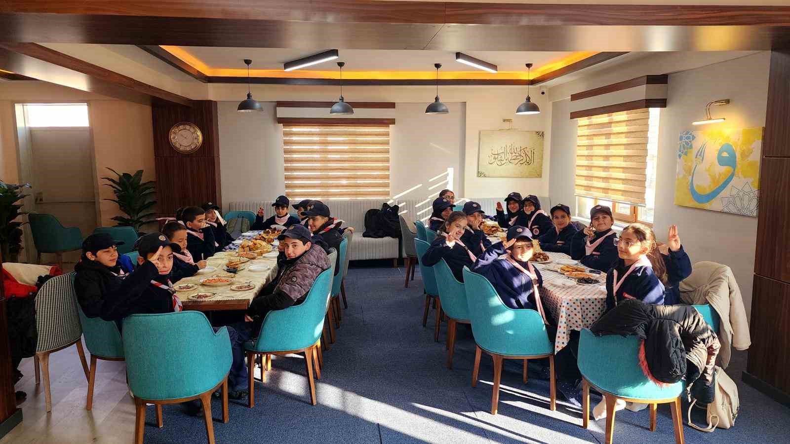 Kemah izci ekibi Erzincan’ı gezdi