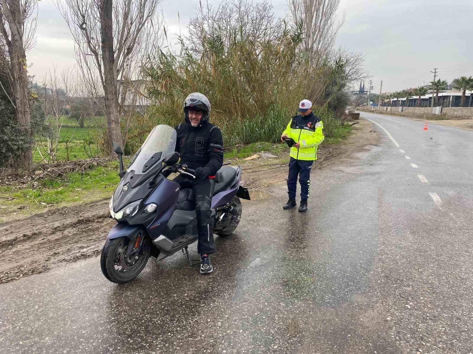 İncirliova’da jandarmadan motosiklet sürücülerine bilgilendirme
