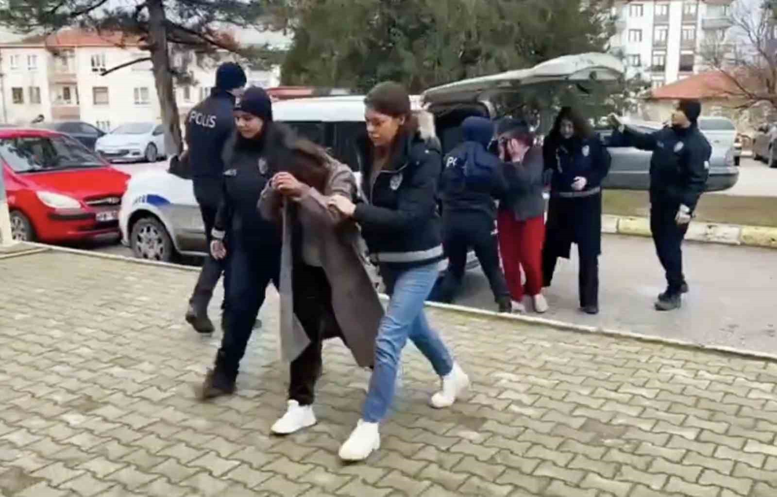 Kılık değiştiren azılı hırsızlar polisten kaçamadı 