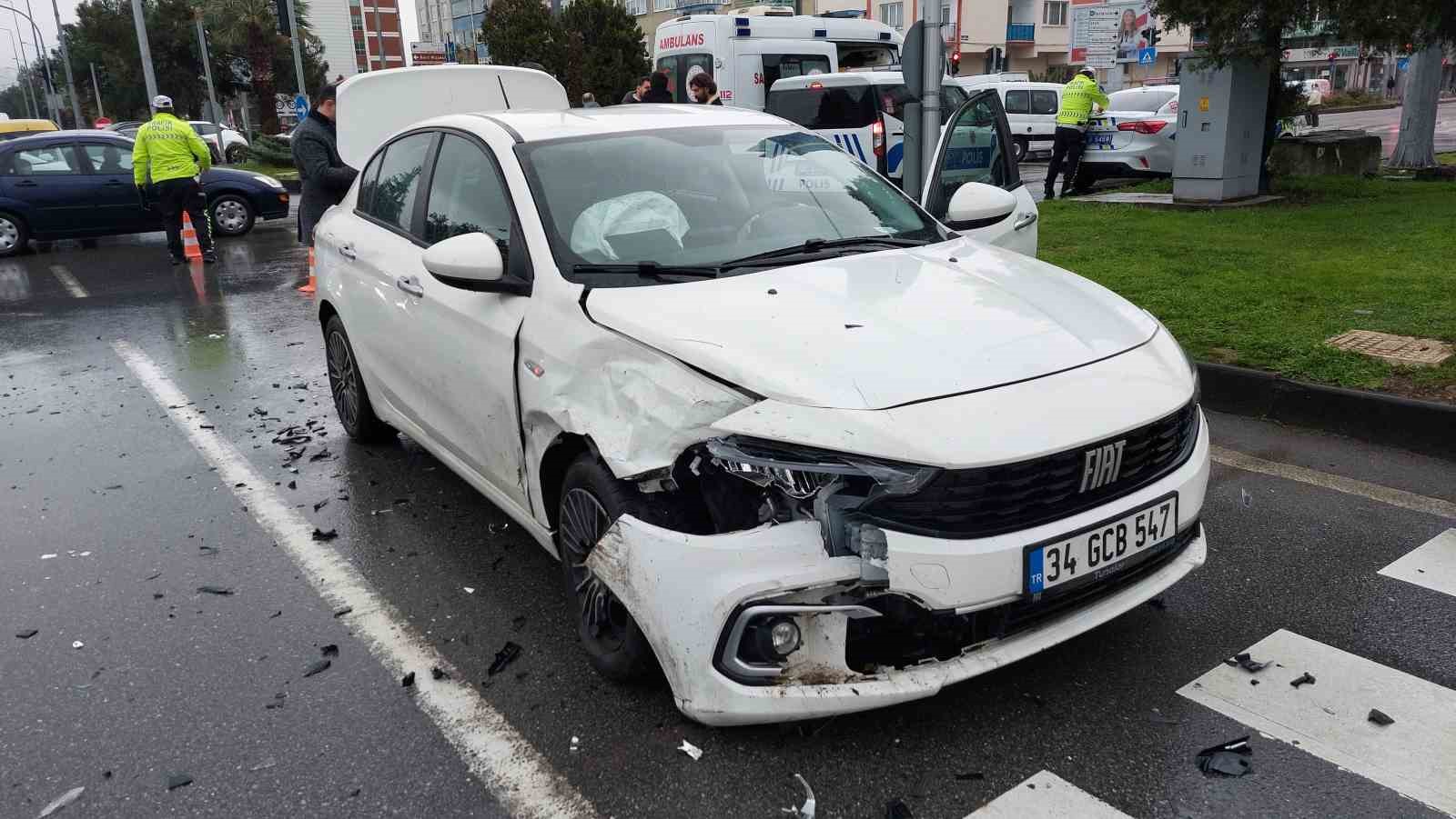 Samsun’da 3 araçlı zincirleme kazası
