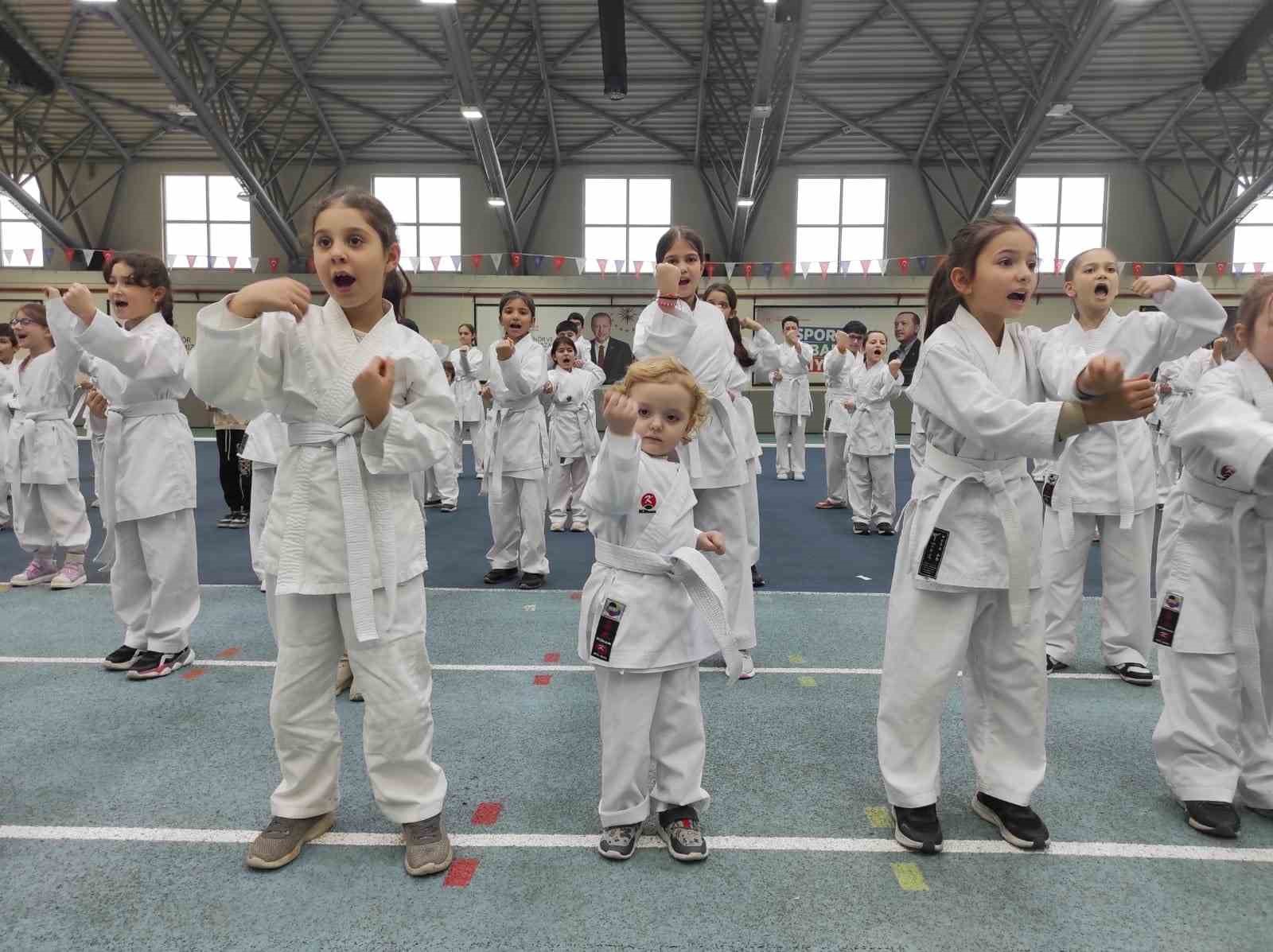 Osmangazi’de karate eğitim semineri