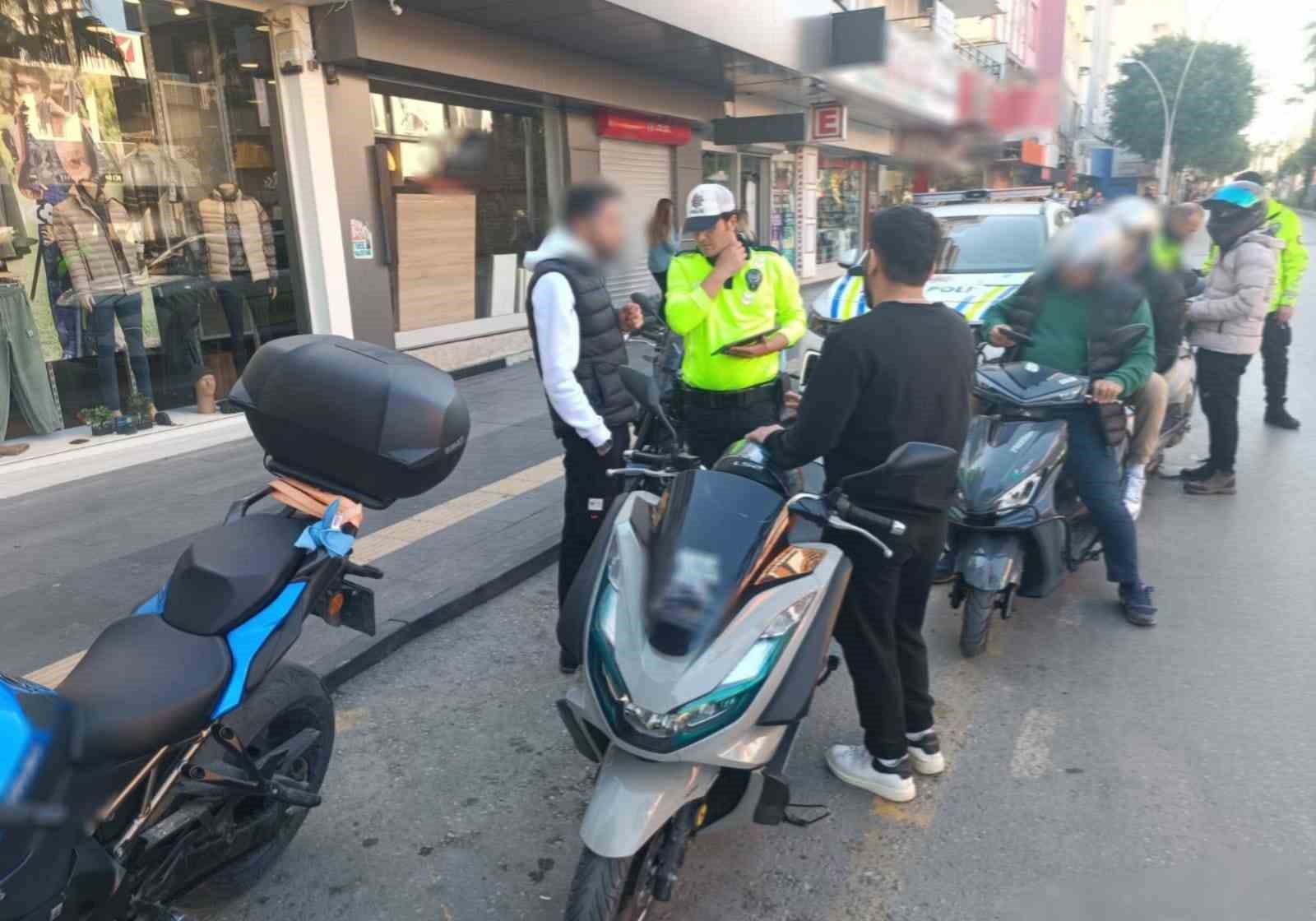 Antalya’da motosiklet hırsızlıklarına yönelik operasyonda 17 gözaltı