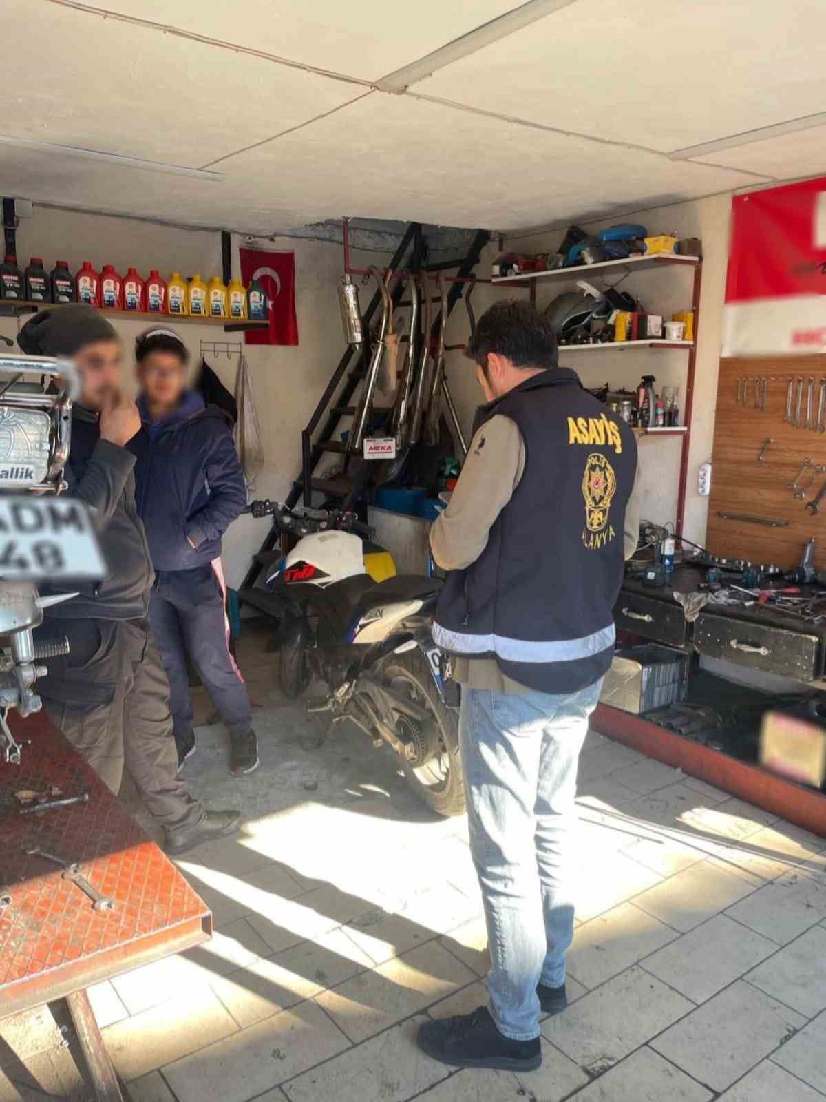 Antalya’da motosiklet hırsızlıklarına yönelik operasyonda 17 gözaltı
