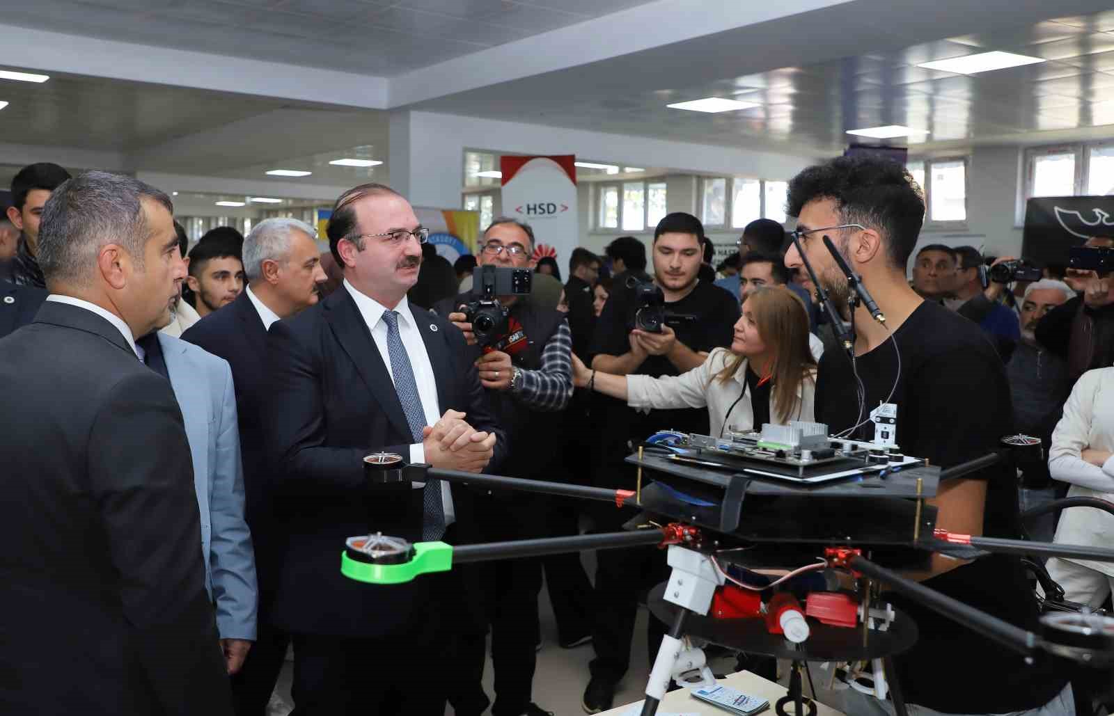 Atatürk Üniversitesi’nin ÜNİDES Başarısı; Gençler geleceğe iz bırakıyor