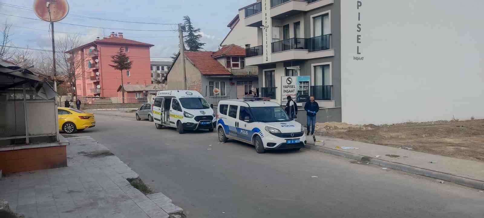 Isparta’da bıçaklı kavga: 1’i ağır 4 yaralı
