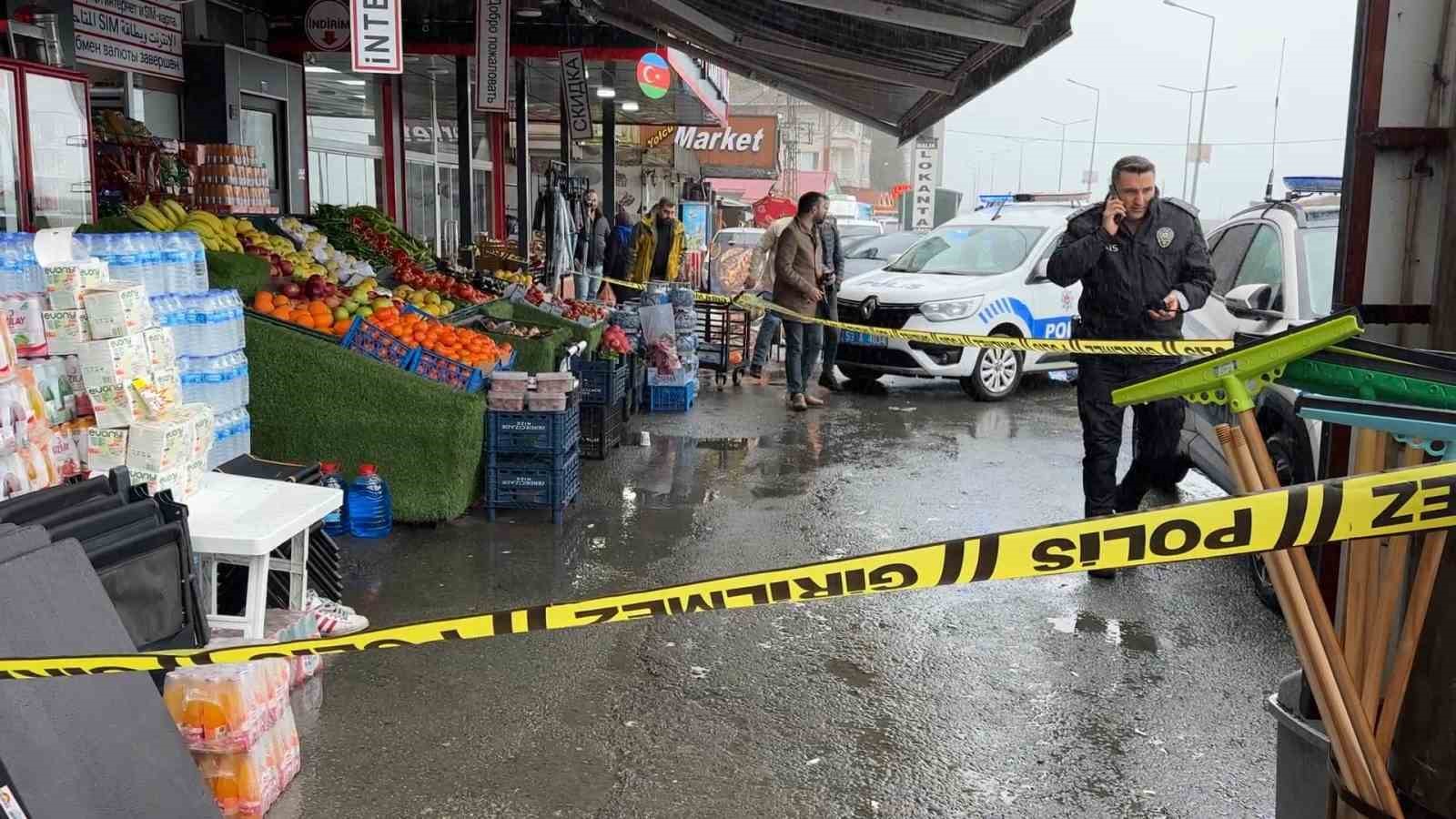 Rizeli anne oğlunu ’darp etti’ diye market çalışanını silahla vurdu
