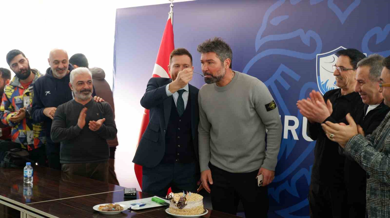 Hakan Kutlu: &ldquo;Antrenman sahamız kullanılamaz halde, stadımızın zemini &ccedil;ok k&ouml;t&uuml;&rdquo;
