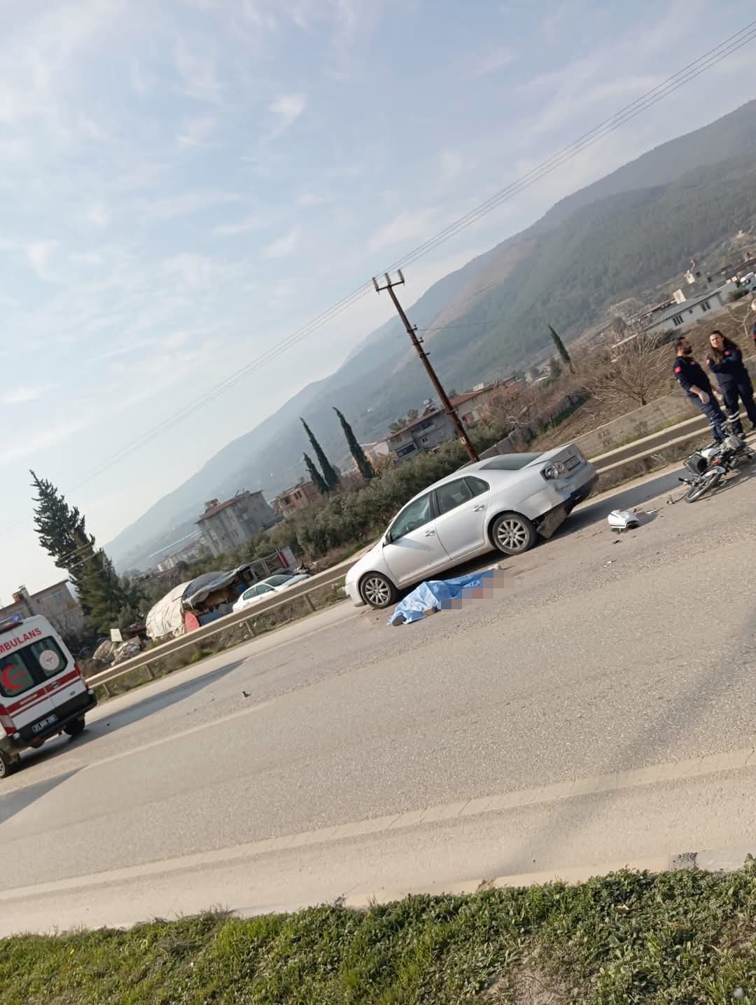 Hatay&rsquo;da otomobilin yola savurduğu motosikletli kamyonetin &ccedil;arpması sonucu hayatını kaybetti
