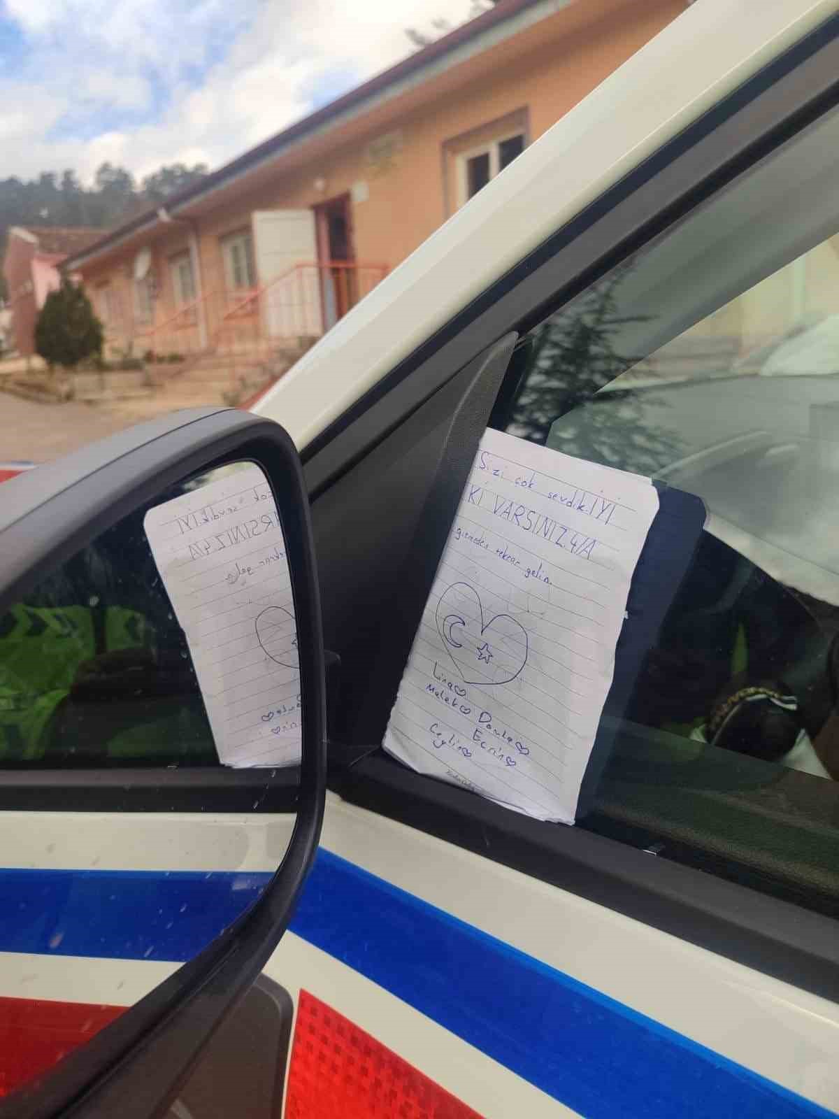 Burdur’da jandarma ekiplerine miniklerden sevgi notları: "Tekrar gelin, sizi çok seviyoruz"