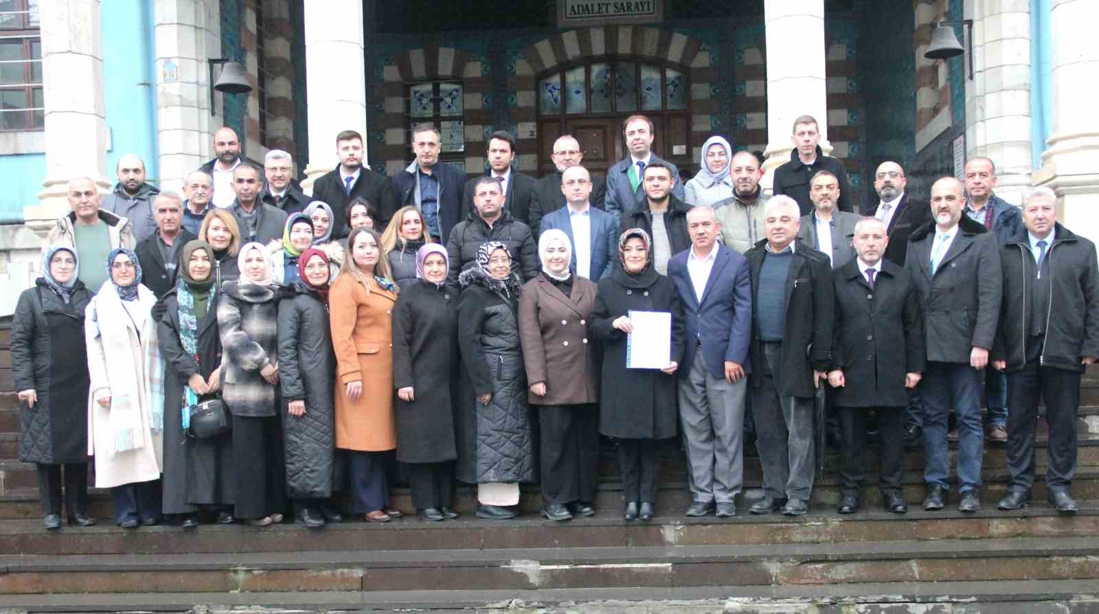 AK Parti Kütahya İl Başkanı Ceyda Çetin Erenler mazbatasını aldı
