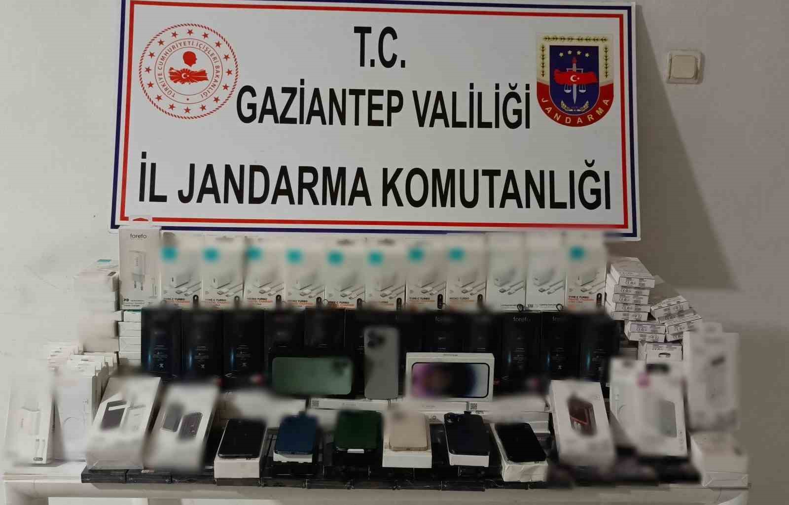 Gaziantep’te 1 milyon TL değerinde kaçak elektronik eşya ele geçirildi
