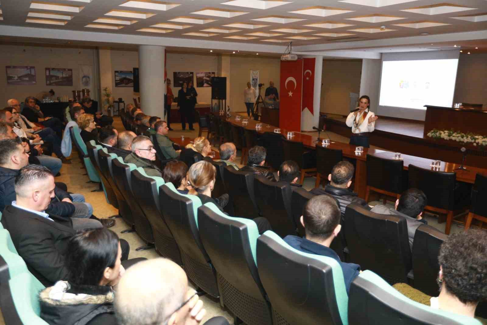 Selçuk’ta çarşı düzenlemeleri için esnafın görüşleri alındı