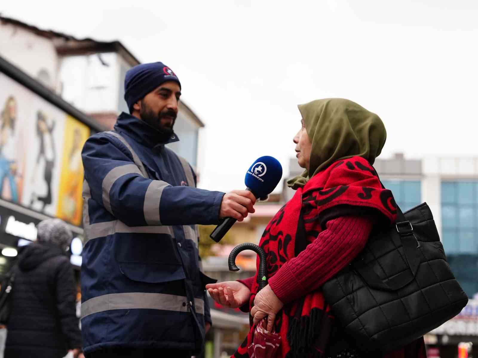 Düzce’de temizlik personeli vatandaşa sordu: &quot;Çöpünüzü nereye atıyorsunuz?&quot;