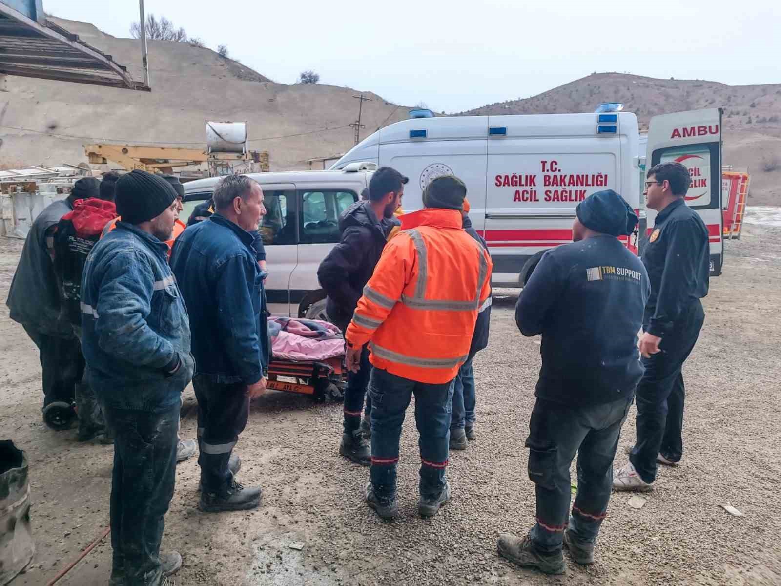 Baraj tünelinde vagon altında kalan işçi hayatını kaybetti