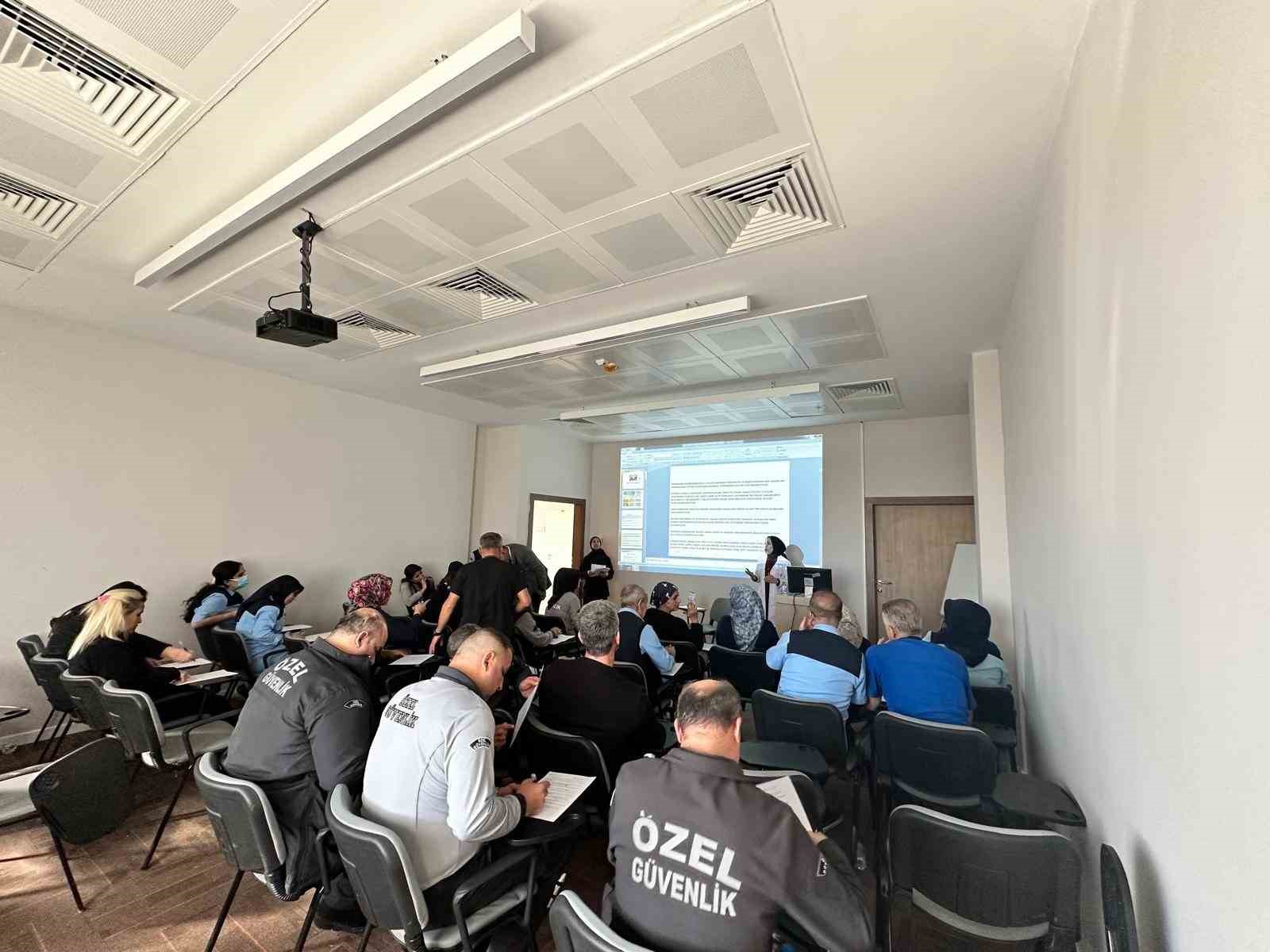 Personellere &rsquo;anne s&uuml;t&uuml; ve emzirme farkındalık&rsquo; eğitimi verildi
