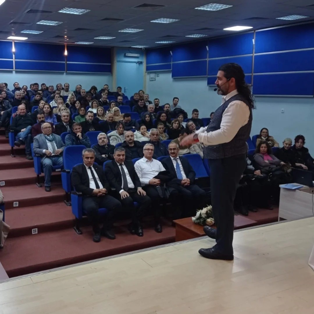 Veli Akademisi ile aileler, &ccedil;ocukların başarı yolculuğuna eşlik ediyor
