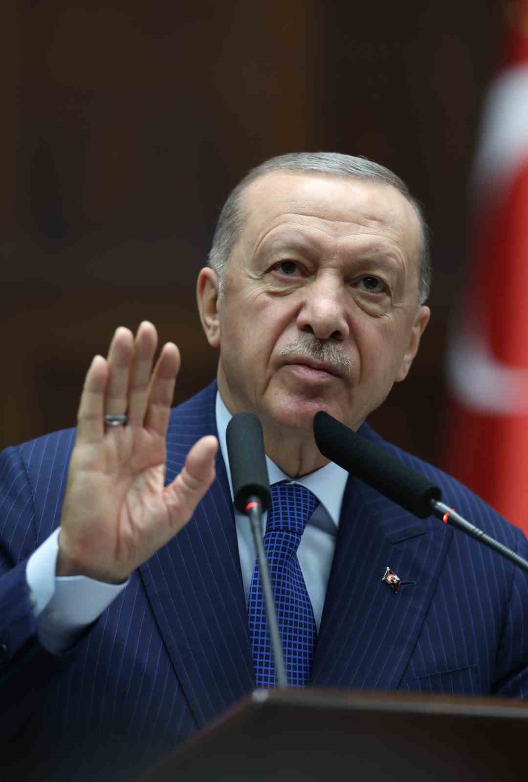 Cumhurbaşkanı Erdoğan: &ldquo;Silahı aradan &ccedil;ıkaralım, ter&ouml;r duvarını yıkalım, 85 milyon olarak hep beraber birbirimize sıkıca sarılalım istiyoruz&rdquo;
