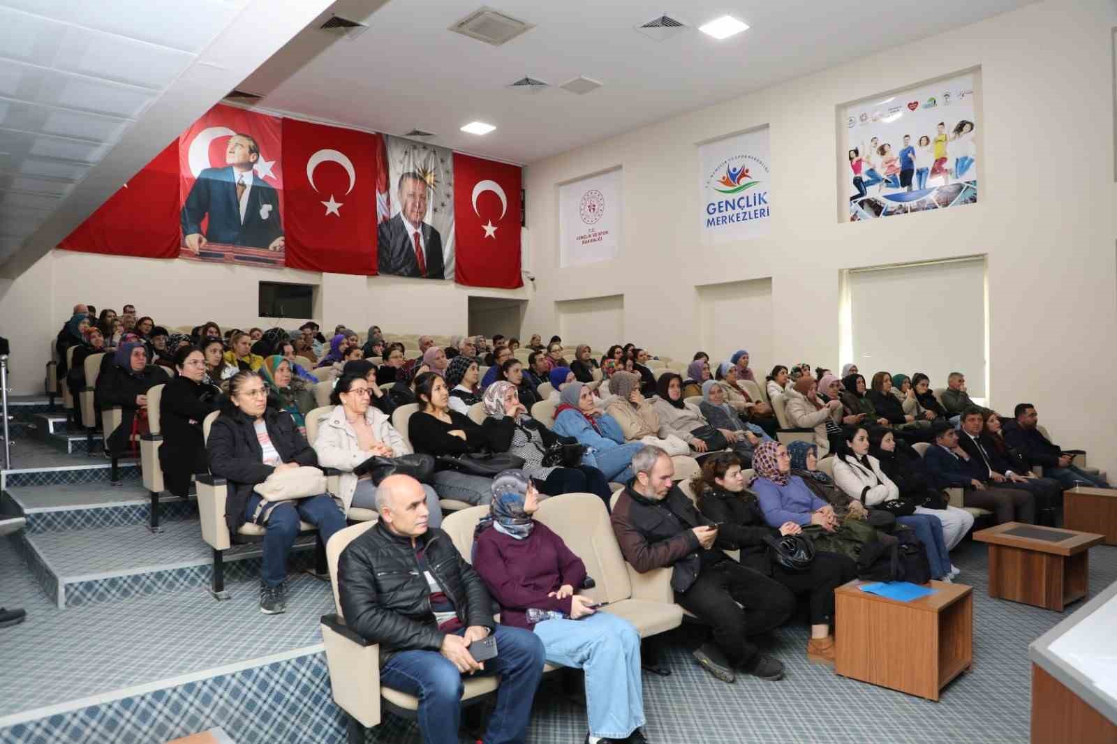 Uşak’ta kantin çalışanlarına eğitim verildi
