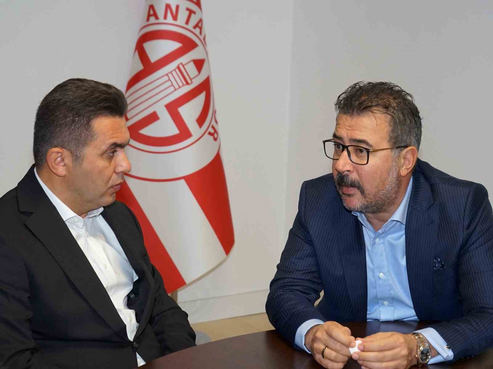 Antalyaspor Kul&uuml;b&uuml;&rsquo;nde devir teslim ger&ccedil;ekleşti

