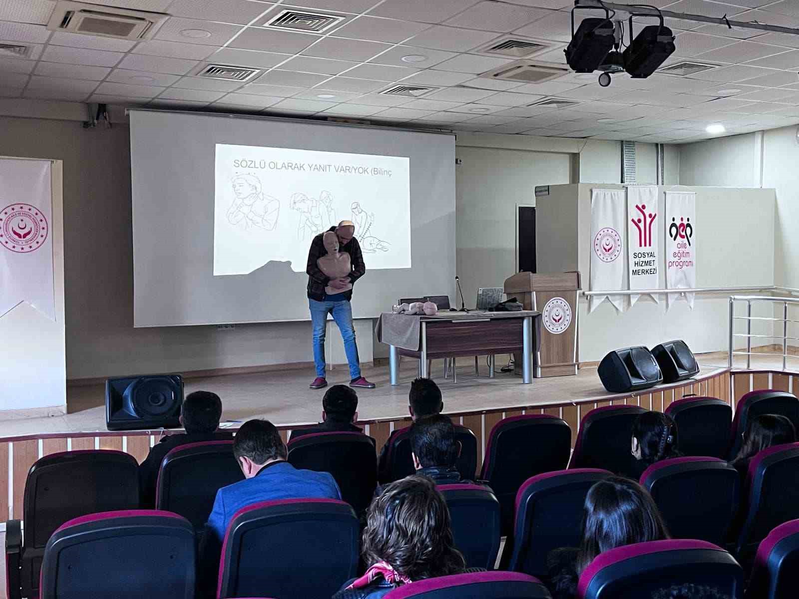 Cizre’de 521 kamu personeline ilk yardım eğitimi verildi