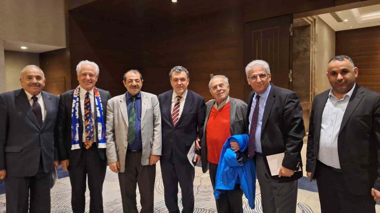 Başkan Demir, Serhat Ardahaspor kul&uuml;b&uuml; dayanışma gecesinde konser verdi
