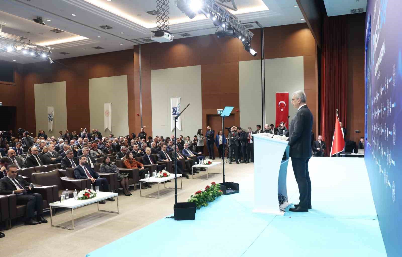 Rekt&ouml;r Hacım&uuml;ft&uuml;oğlu, &uuml;reten sağlık temalı tanıtım toplantısı ve fikirden &uuml;r&uuml;ne &uuml;reten sağlık iş birlikleri protokol&uuml;ne katıldı
