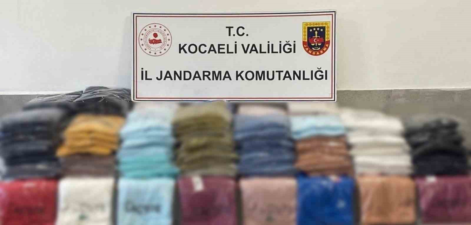 &Uuml;nl&uuml; markalara ait sahte giyim ve ayakkabı ele ge&ccedil;irildi
