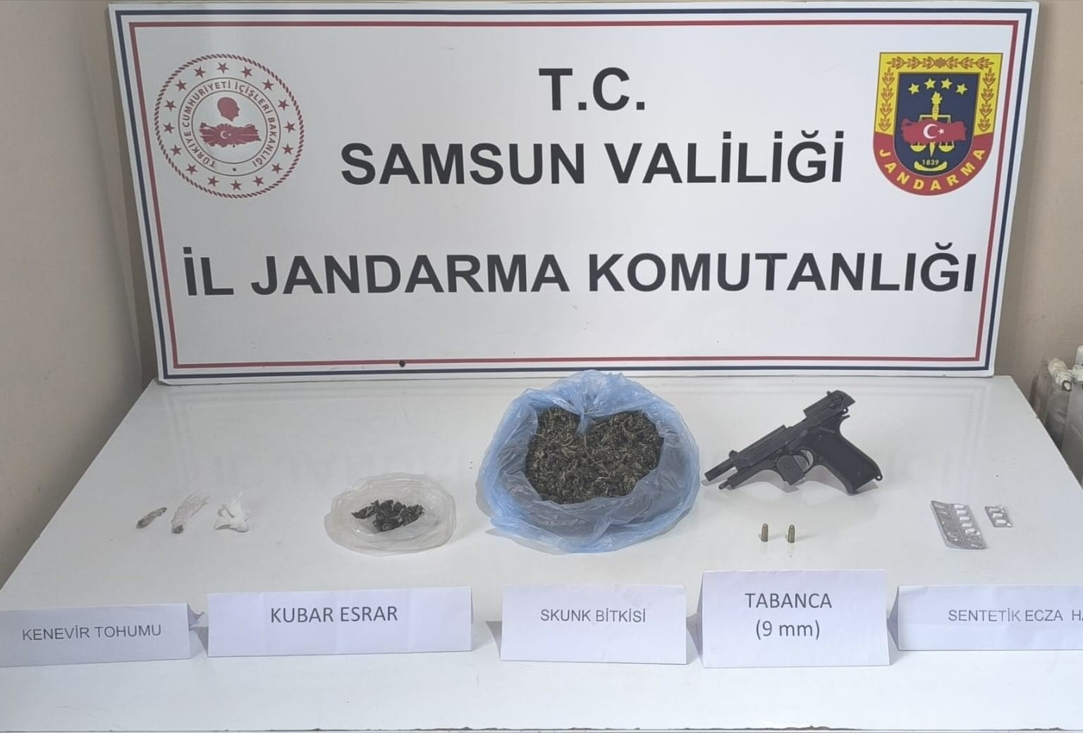 Jandarmadan uyuşturucu operasyonu: 2 gözaltı