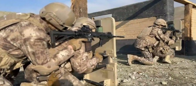 Erzincan &Ouml;zel Harekat polisinden nefes kesen tatbikat
