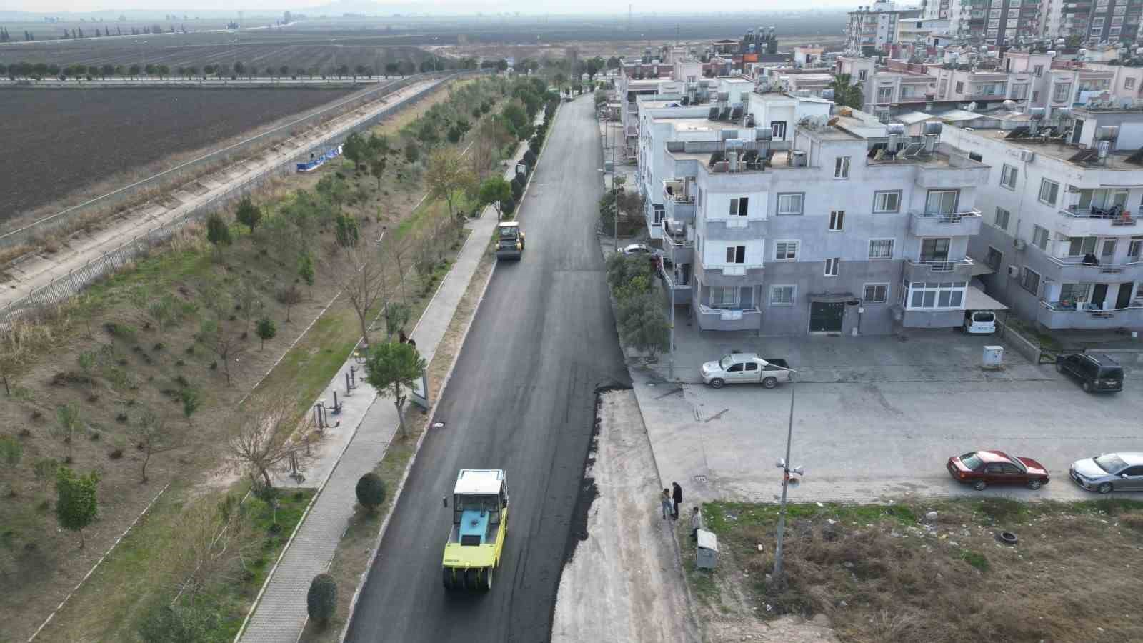 Ceyhan’da yaz-kış asfalt çalışmaları sürüyor