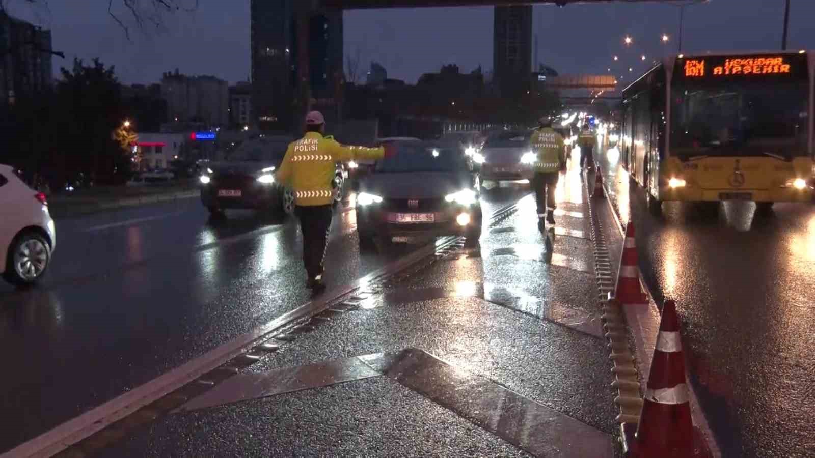 Kadıköy’de dronlu denetimde 8 sürücüye ceza
