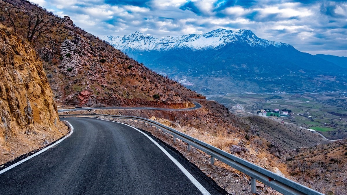 Sason’da iki köyü ilçeye bağlayan yollar asfalta kavuştu