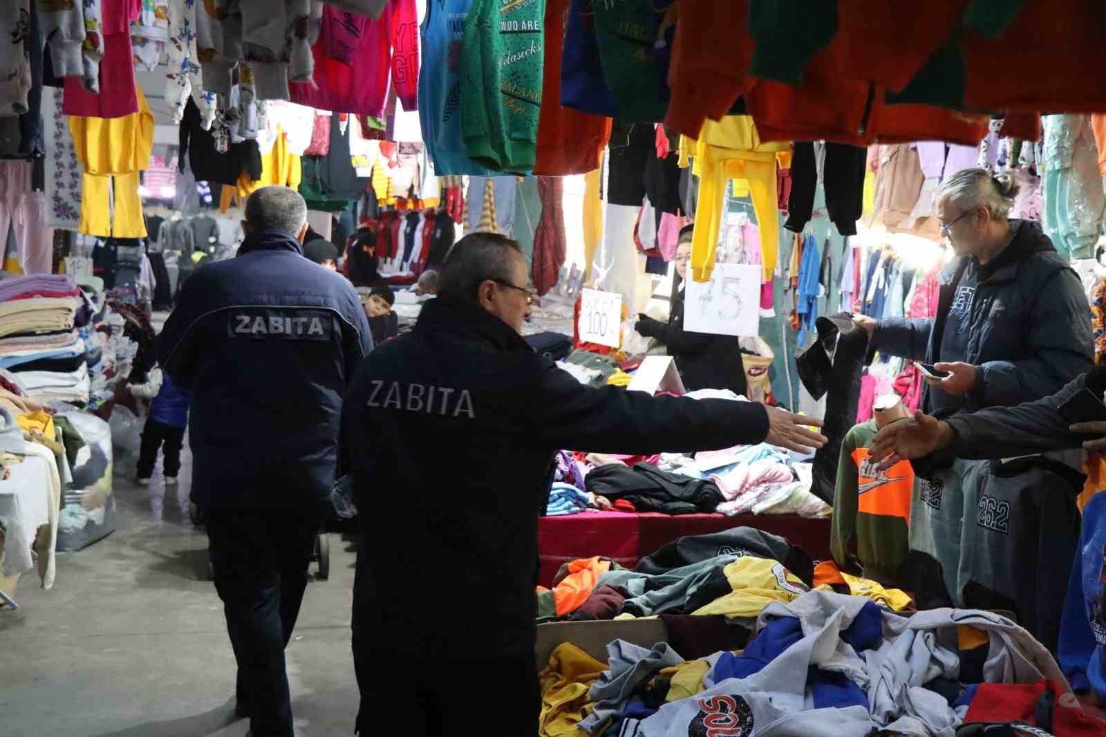 Nazilli zabıtasından Perşembe pazarında örnek davranış