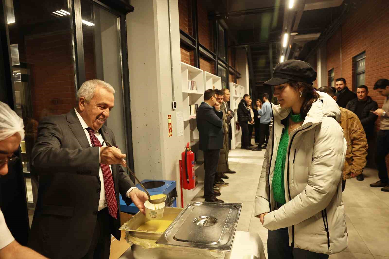 Finallere hazırlanan öğrencilere Başkan’dan çorba ikramı
