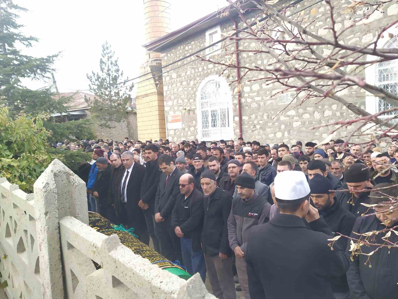 Baraj tünel inşaatında hayatını kaybeden işçi son yolculuğuna uğurlandı