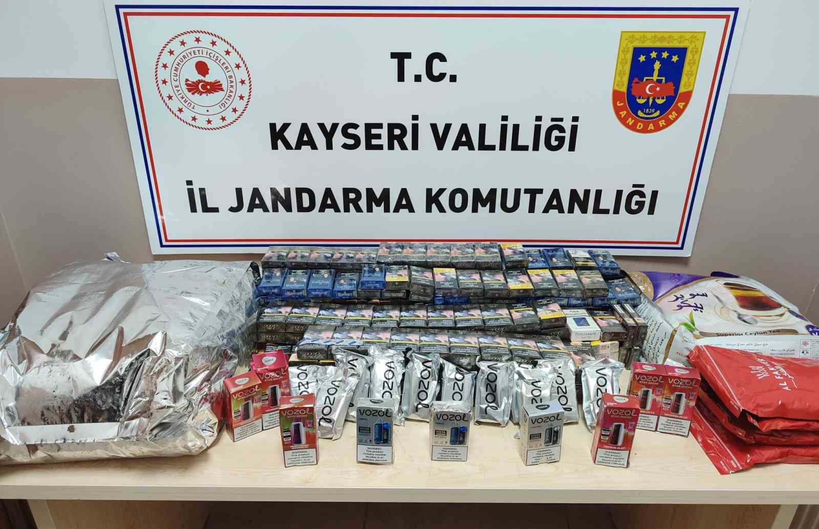 Kaçakçılar jandarmadan kaçamadı