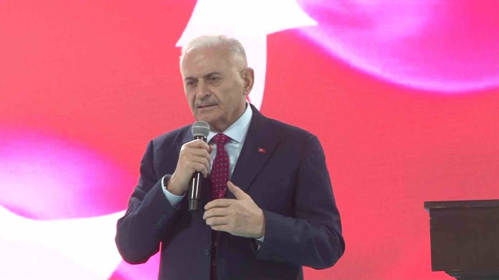 Binali Yıldırım: "Evlatlarımızı geleceğe daha iyi hazırlayacak tedbirler alıyoruz"
