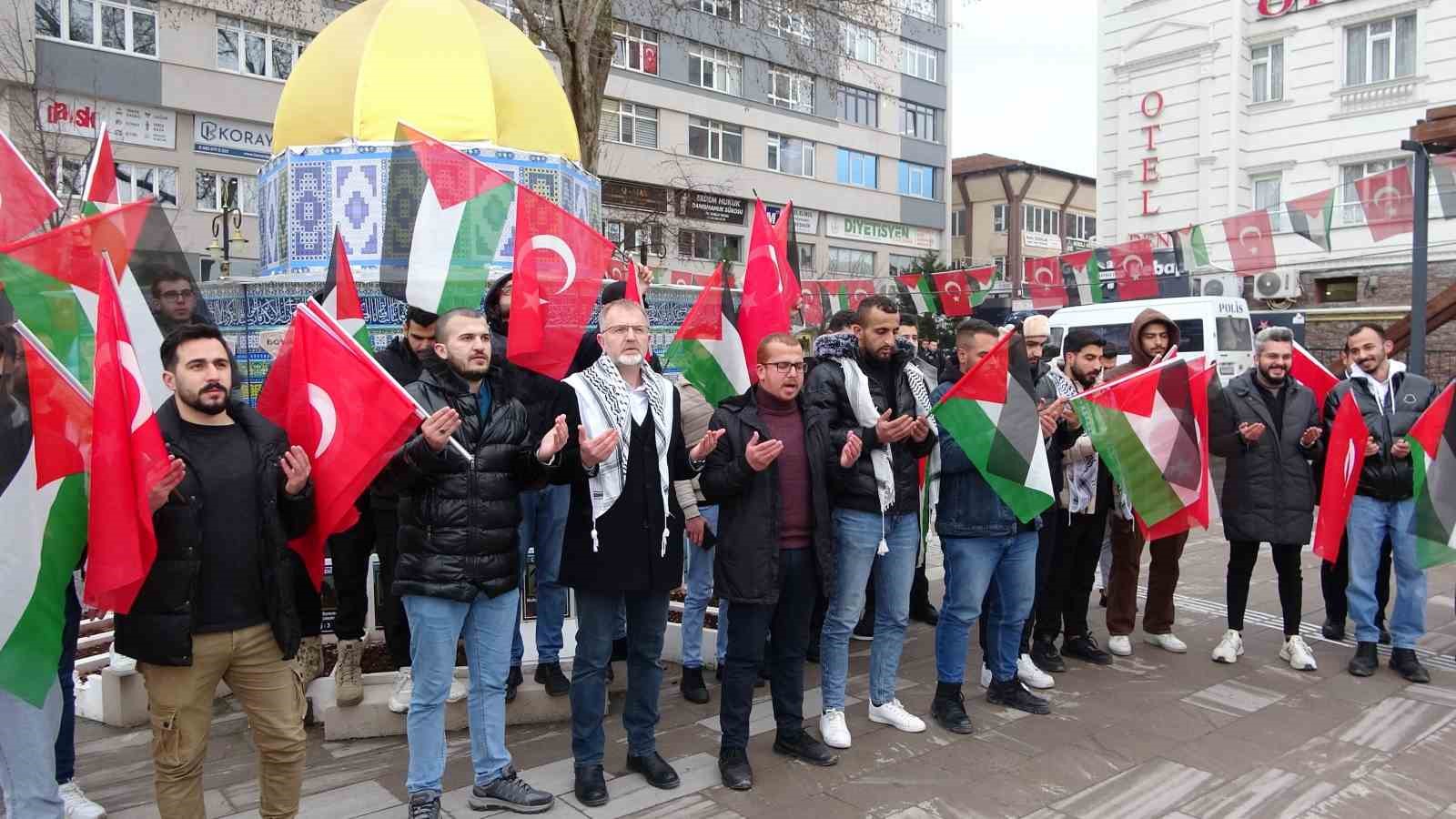 Kütahya’da Filistinli öğrenciler ateşkesi kutladı