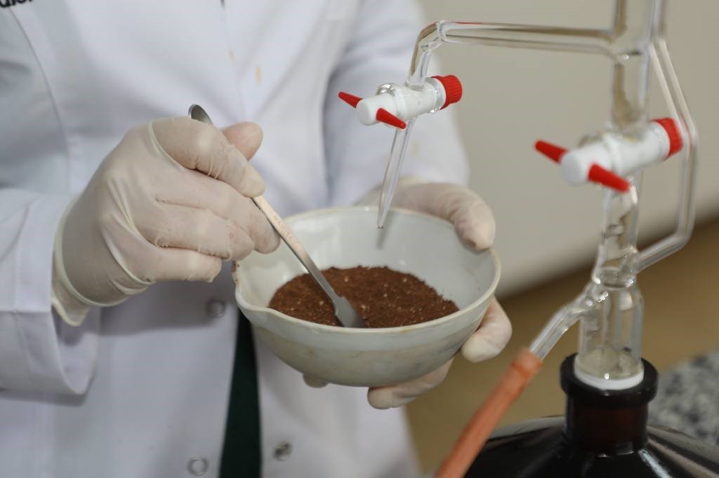 Nizip&rsquo;te Analiz Laboratuvarı &ccedil;ift&ccedil;ilere destek vermeye devam ediyor
