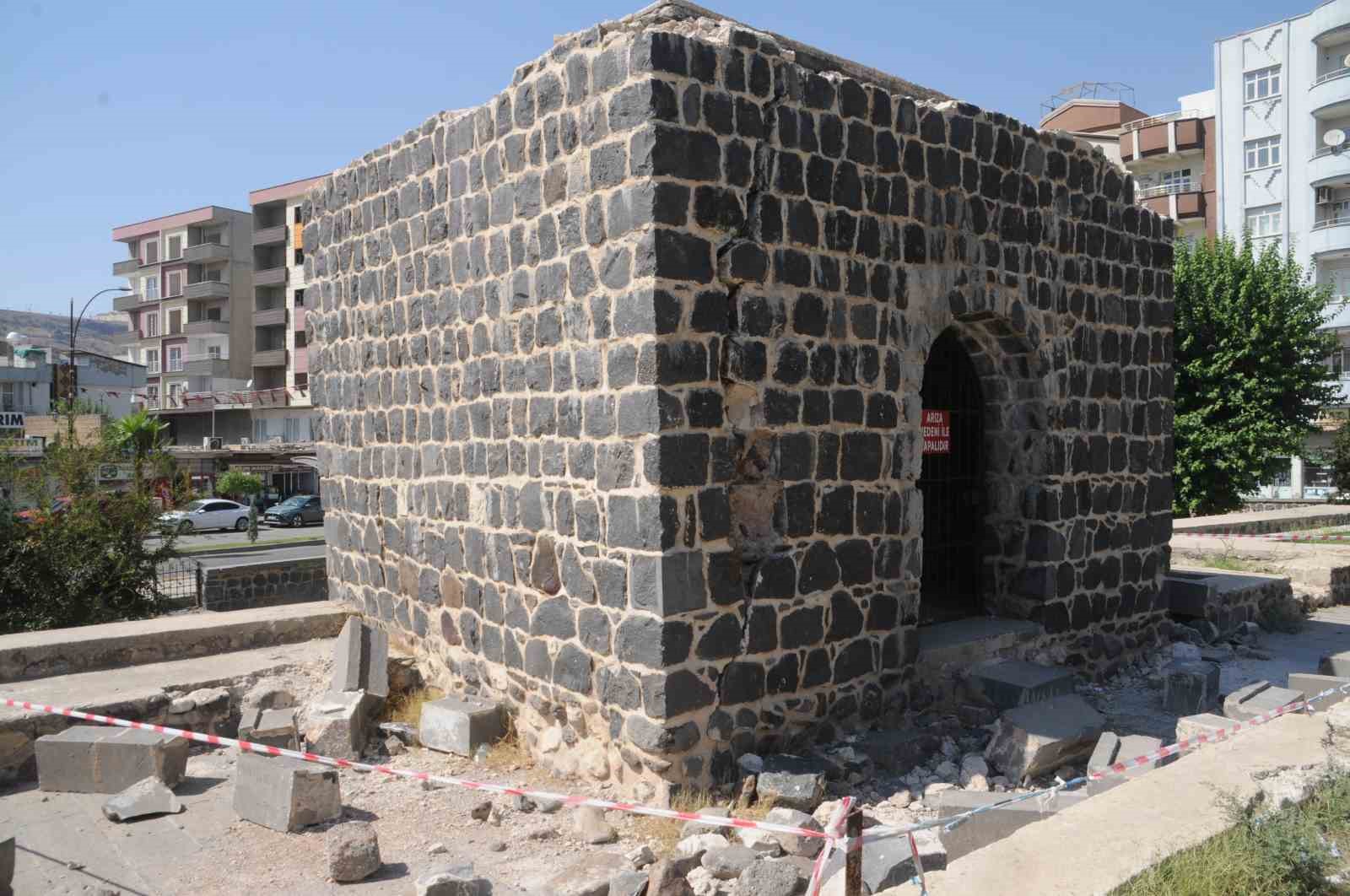 Cizre&rsquo;de tarihi Abdaliye Medresesi&rsquo;nin duvarı yıkıldı
