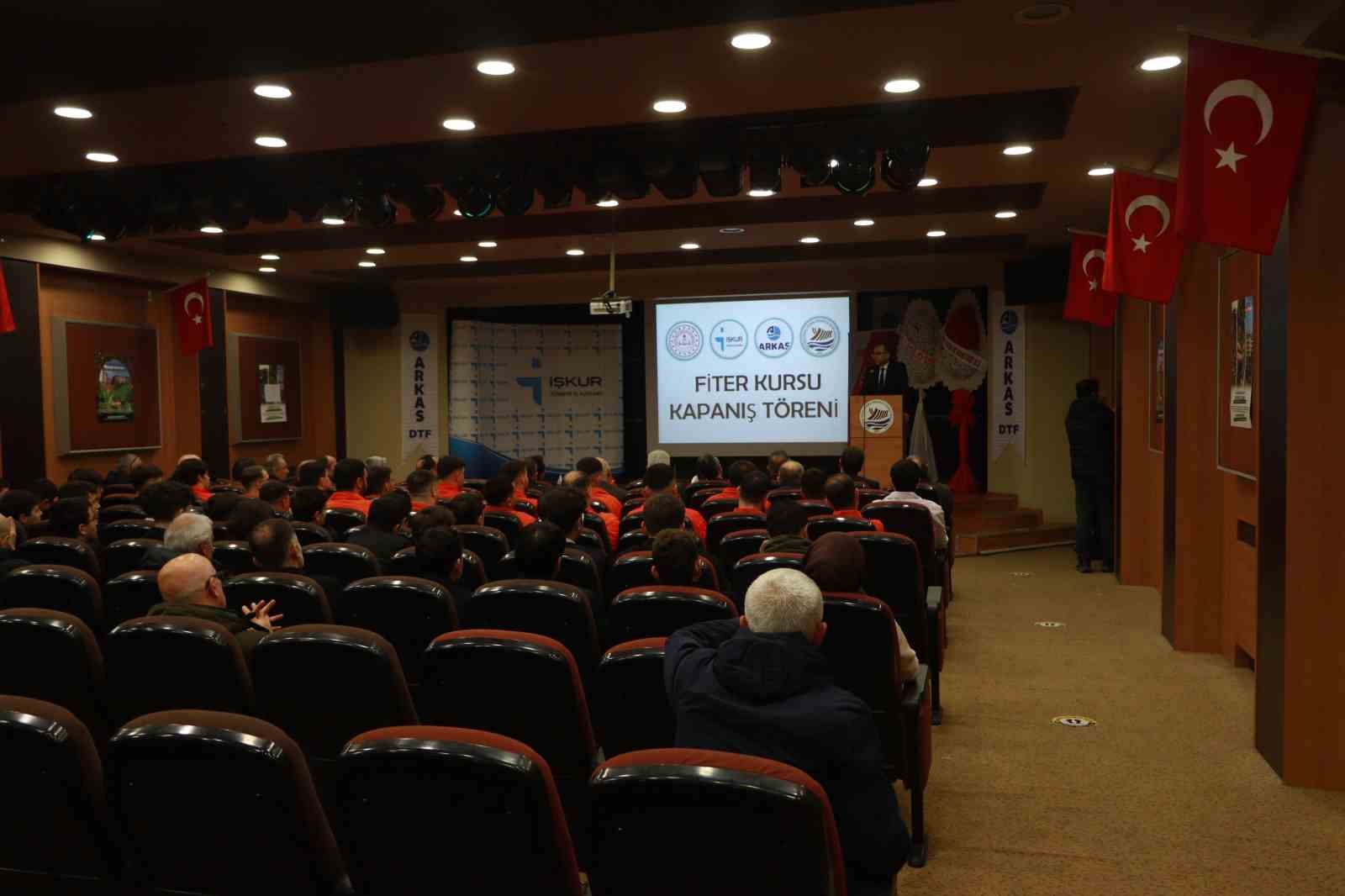 Rize&rsquo;de a&ccedil;ılan istihdam garantili &lsquo;Fiterlik Kursu&rsquo; ilk mezunlarını verdi
