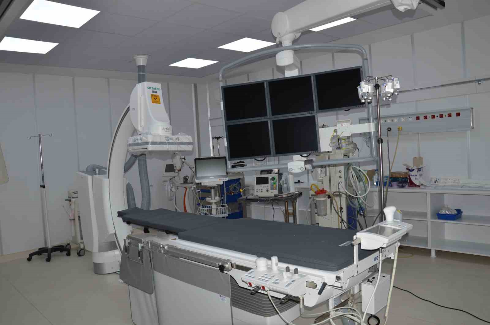 Uşak Eğitim ve Araştırma Hastanesi&rsquo;nde yeni anjiyo &uuml;nitesi hizmete a&ccedil;ıldı
