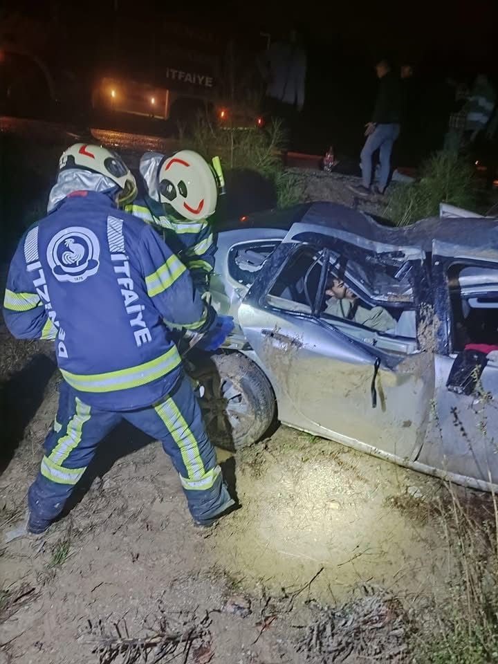 Kontrolden &ccedil;ıkan otomobil şarampole u&ccedil;tu; 3 yaralı
